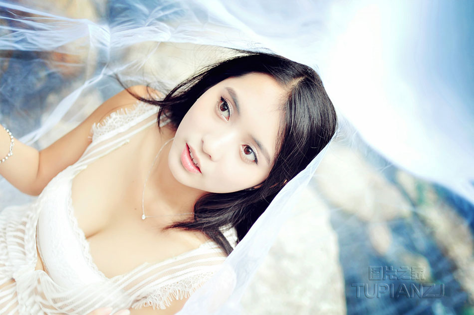 口述：偷看了老公的手机他差点把我掐死