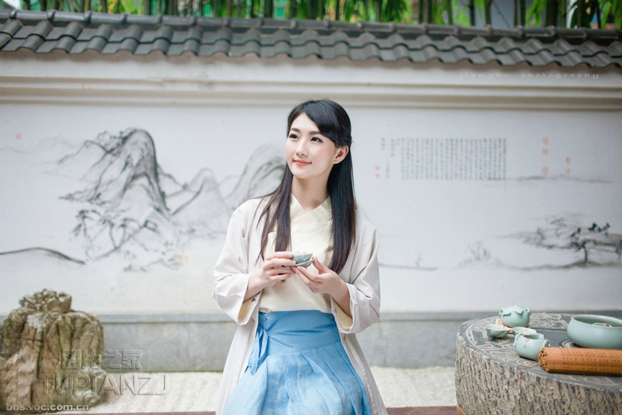 妇女受暴口述实录我漂亮的老婆竟被小张玩出尿