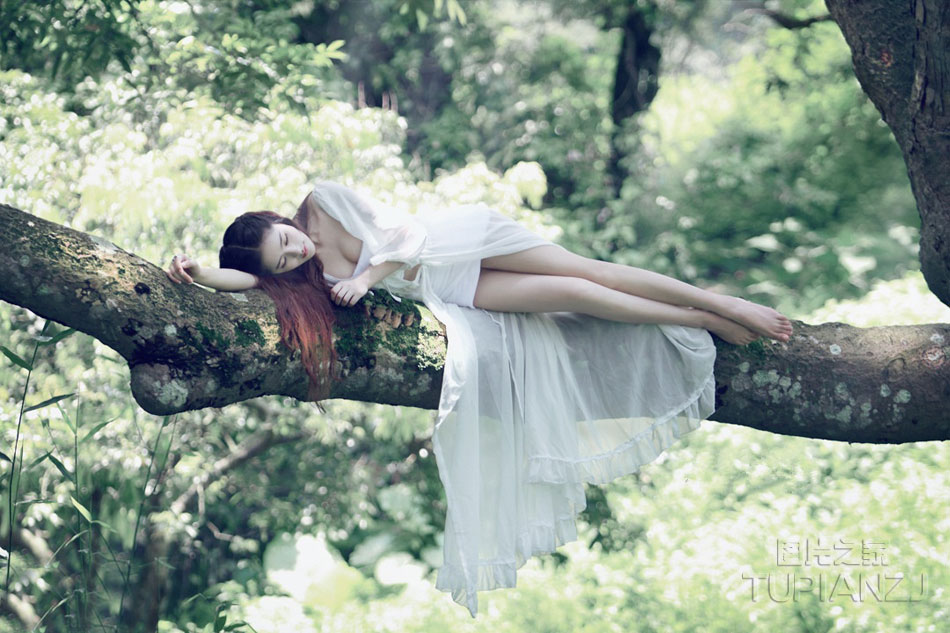 和前男友正偷欢被捉奸在床