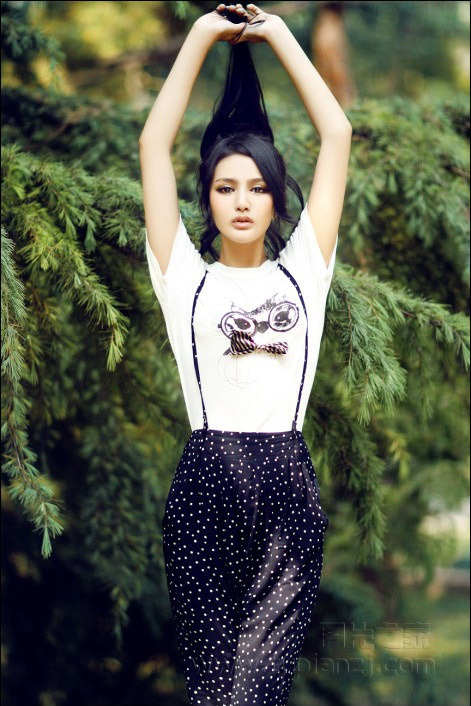 缺陷美人 尹希蓉撒娇的讨饶,可是却没有移动身子分毫(1)
