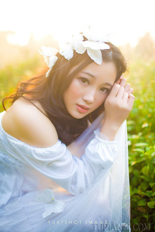 背着老公我被父亲塞的满满的 老公吸我花蜜好爽