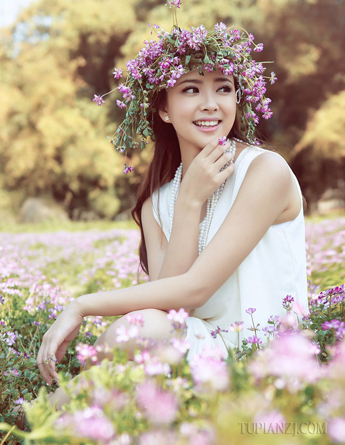 奶奶骂我妈是男人公用的婬妇，却住在我妈买的房里享福