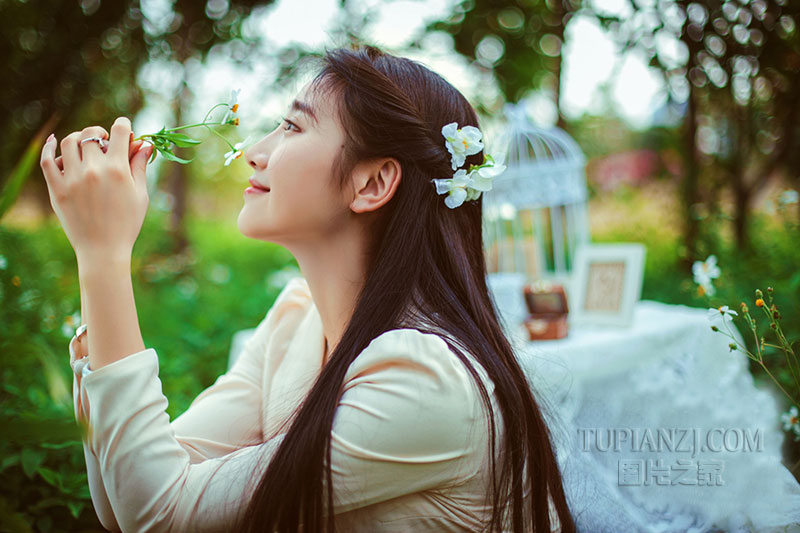 大学生：最低给你多少钱才能活一个星期？