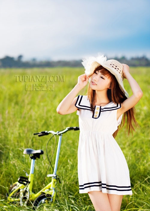 人体模特野外拍术照 老人挥舞树枝驱赶(图)