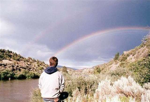 白岩松经典语录 幸福在哪里暂且不说,痛苦却是随时可以感受得到