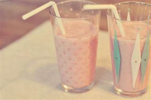 长的老相的同学，到那儿都是大哥。