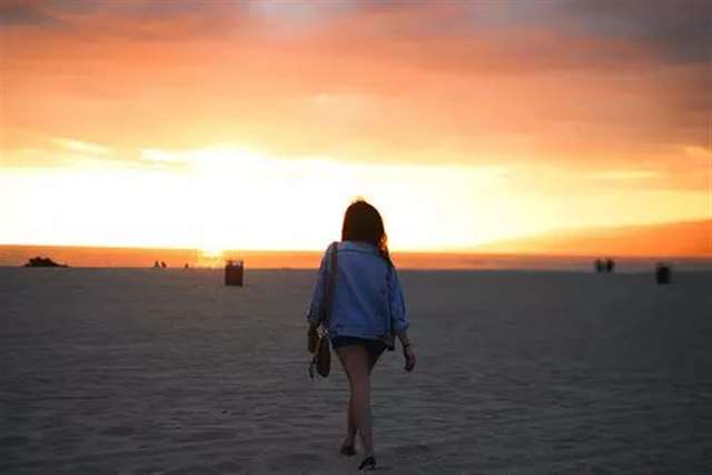 千万别在下雨时的午夜出门