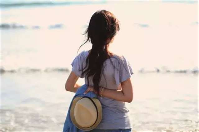 姥姥用手机看照片的笑话