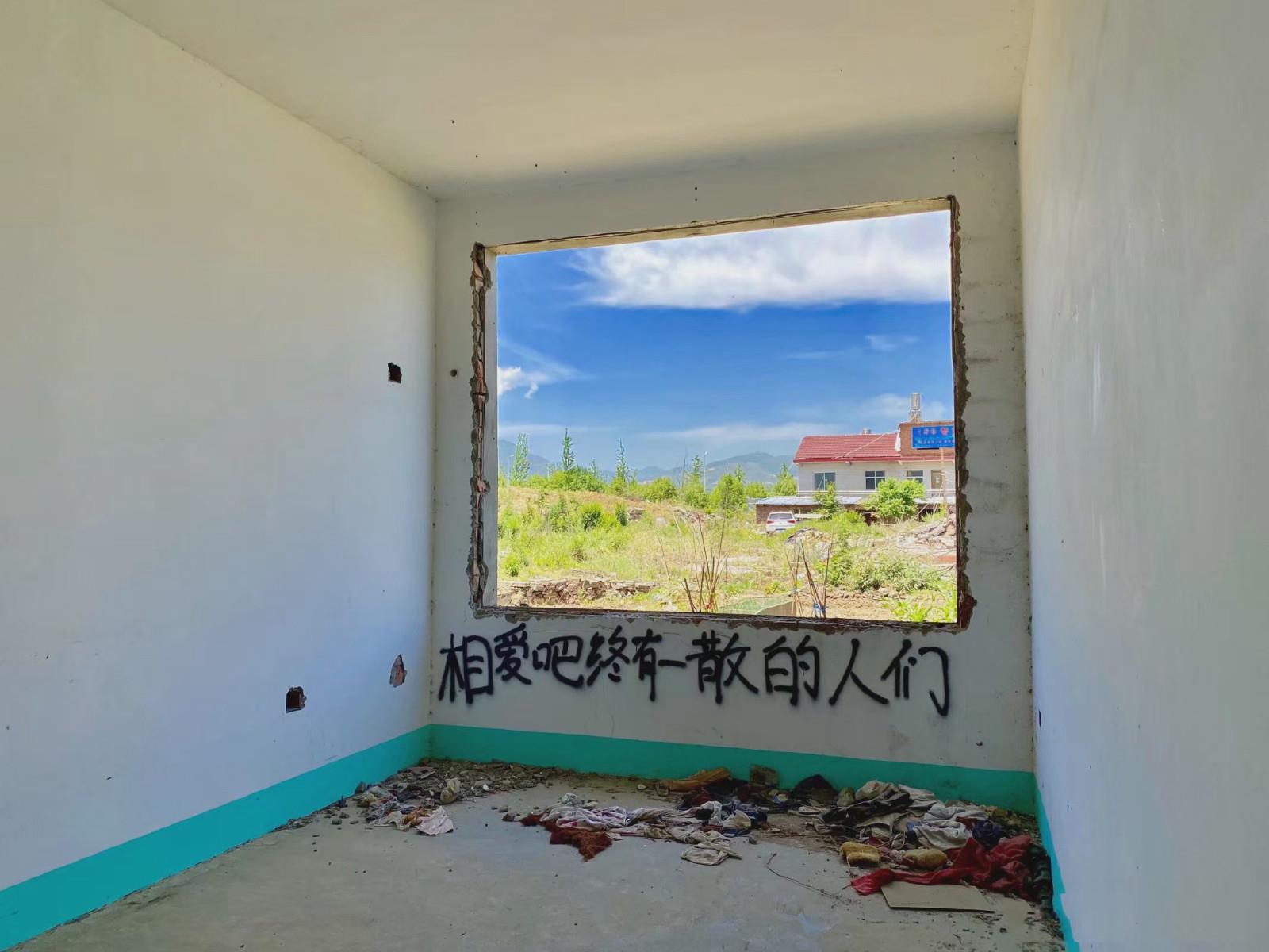 荧光瓶子意境图片_荧光瓶子的光芒