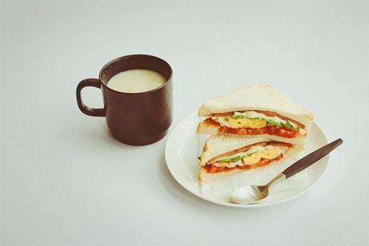 双手绑在床头调教乳尖 恶汉眼里的小桃花若欢