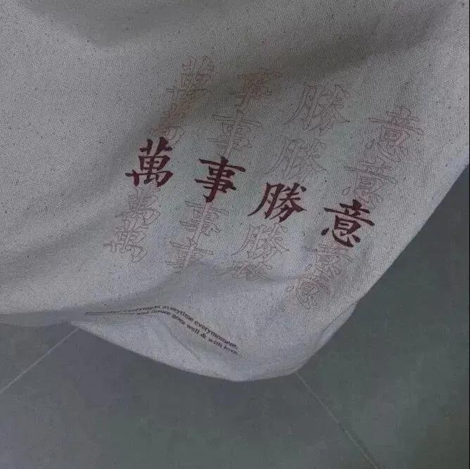 花瓣闪过爱情的眼眸