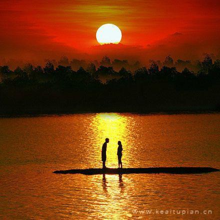 揉她的大白胸把她摸湿 叫出来让他听听我怎么上你