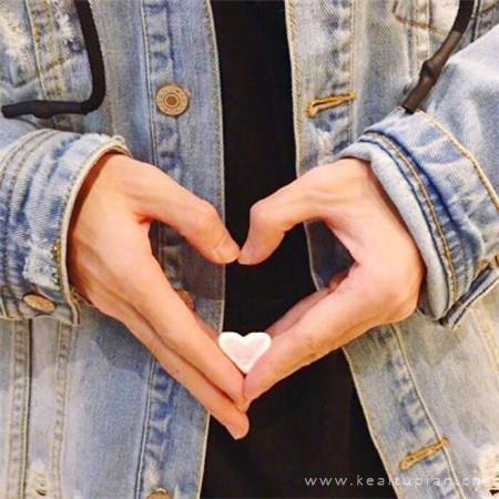 双手绑在床头调教乳尖 恶汉眼里的小桃花若欢