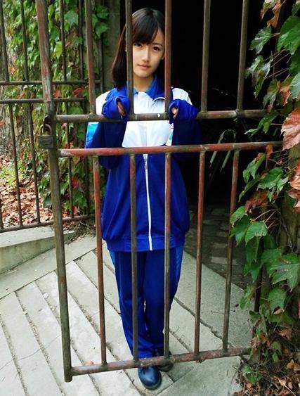 外国人那东西太大进不去 扣着她的腰凶猛的撞入