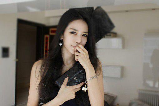 没有谁是谁的谁，只有谁不珍惜谁