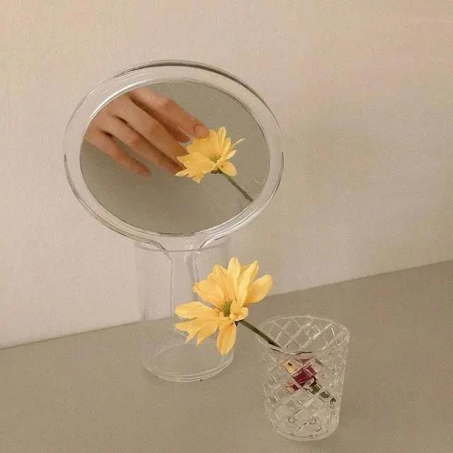低头是稻穗，昂首系莠稗