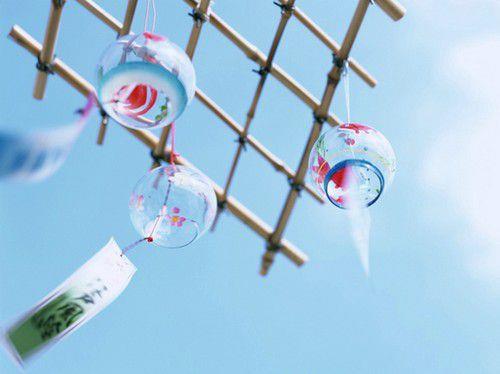 情感口述：我的第一次很爽那个男人在操场上要了我