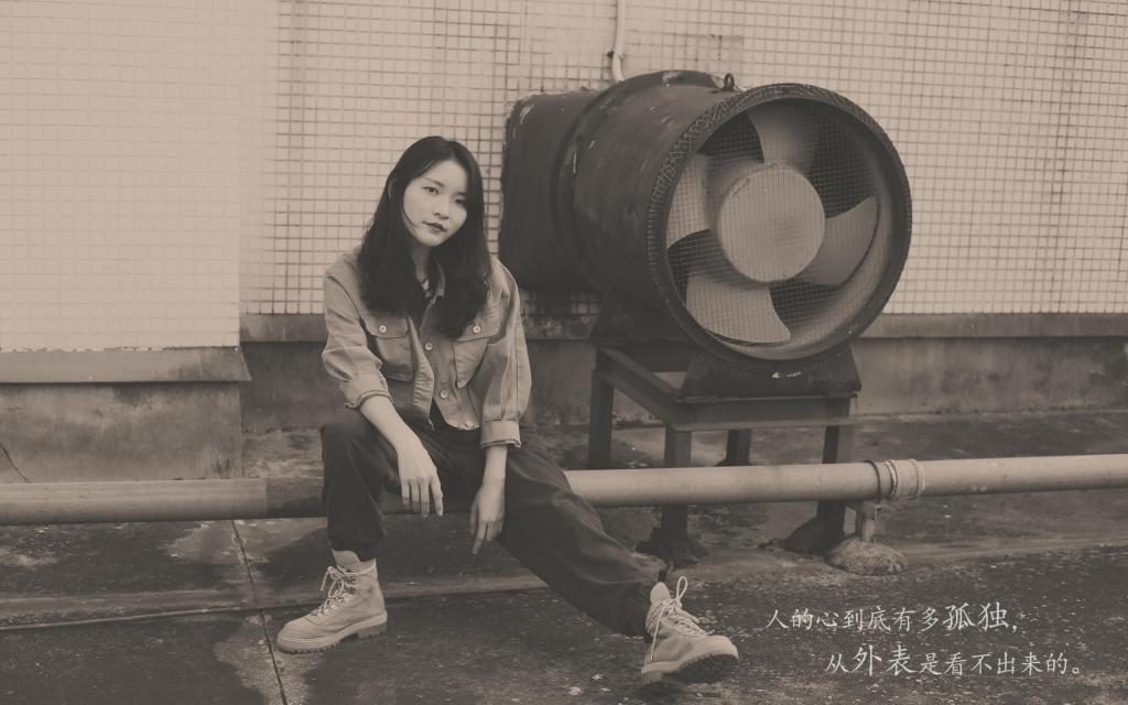 爱一个不爱你的人,伤了自己,为难了别人。