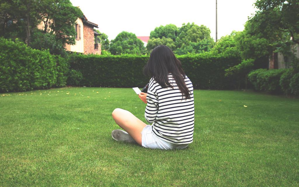 拥抱阳光，面对生活