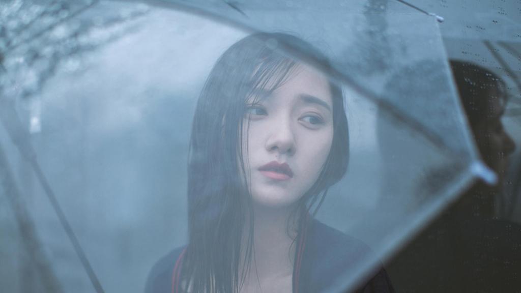 郭敬明经典爱情语录“我蹲在路边,哭泣的像个孩子”