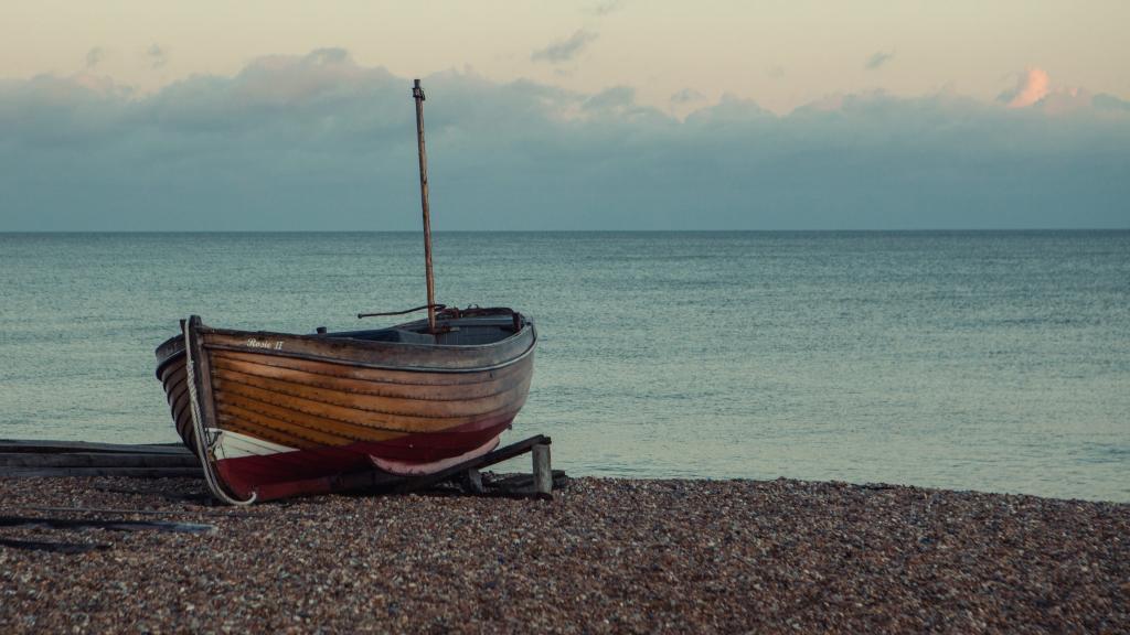 爱情经得起平凡，更经得起风浪