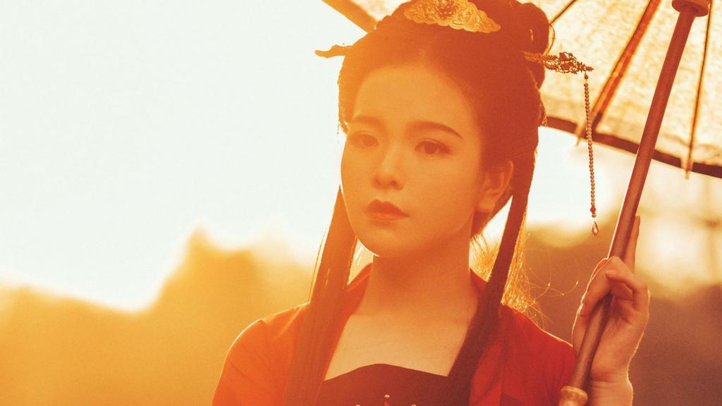 餐桌下的乱h 我下面被好多个男人用过