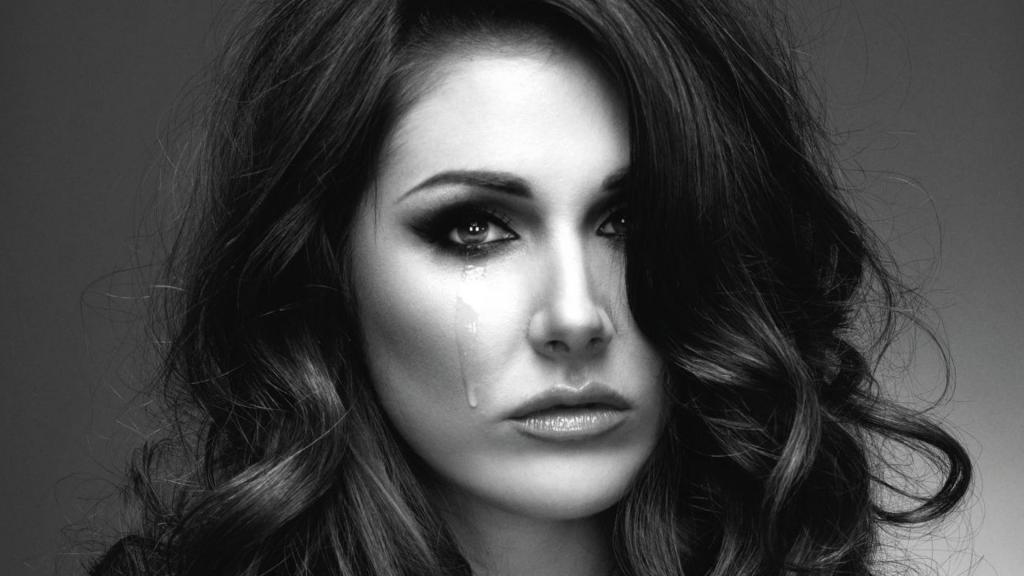 青石畔,一任花飘零