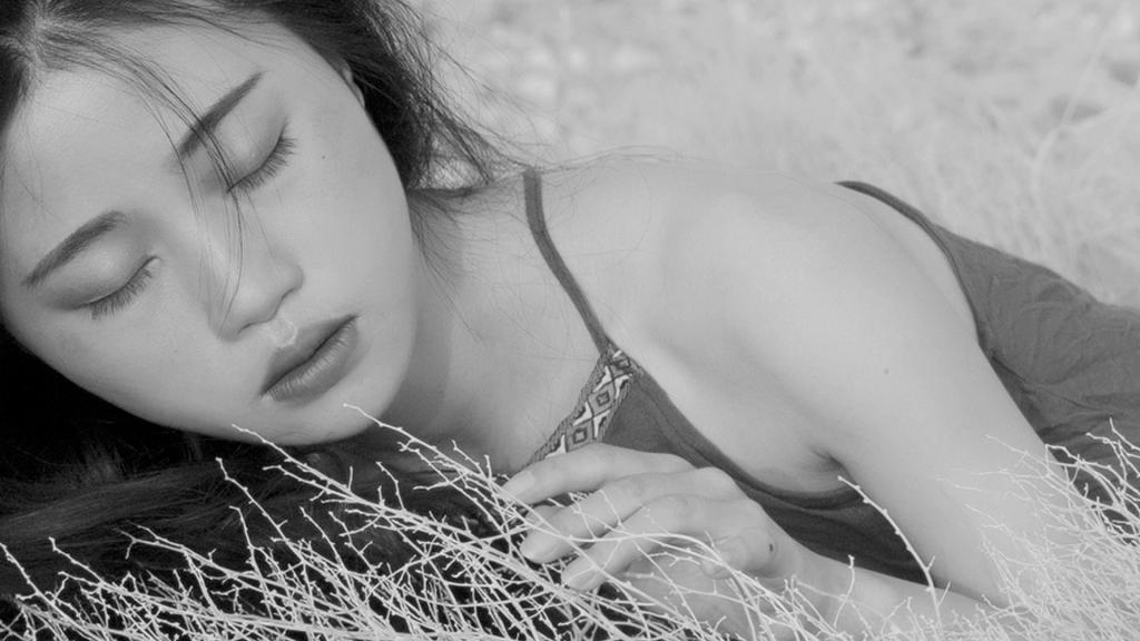 韩寒最经典的语录 权力高于你尽全力捍卫的权利