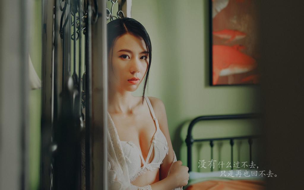 浅笑不语深爱不已