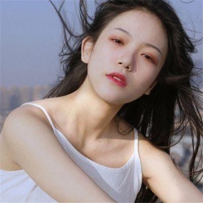 宿舍住着美校花