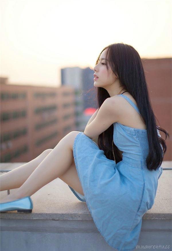 邻居是个寡妇她床下面放的布娃娃吓死我了 做了好几天噩梦