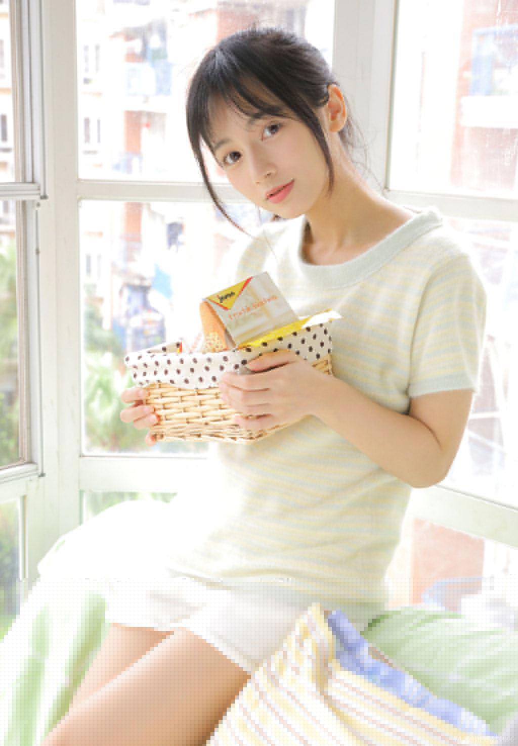 弟弟趁姐姐喝醉之后 那一夜弟弟忍不住了 弟弟把我裤子脱了