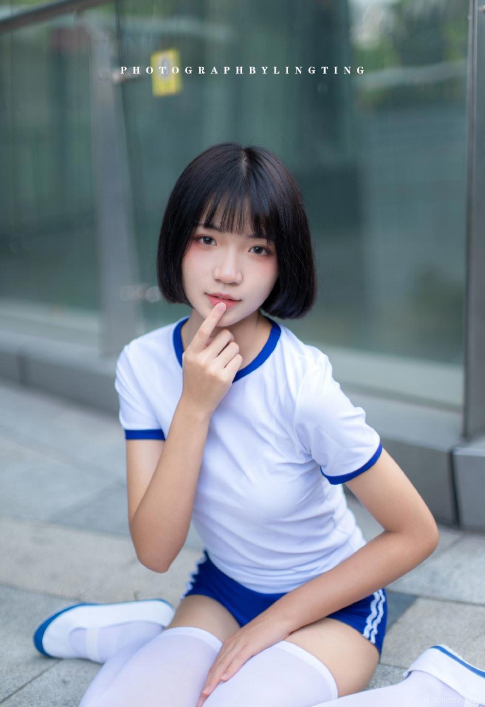 我与穿睡衣的表妹 发现妹妹秘密威胁她 快点再快点我要飞了