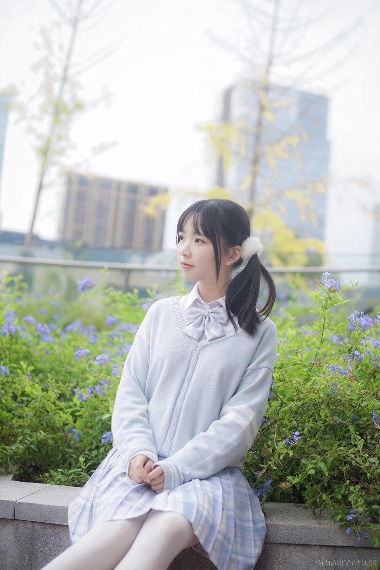 又粗又大黄蓉爽 三女围殴