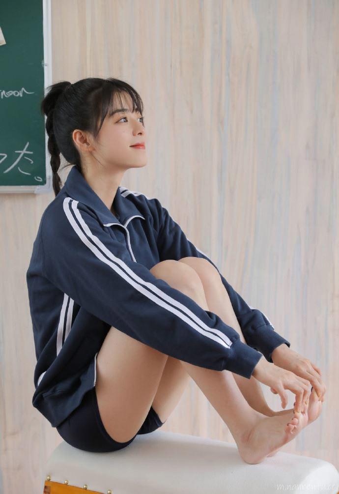 口述：饥渴人妻与老公厨房中激情爱爱