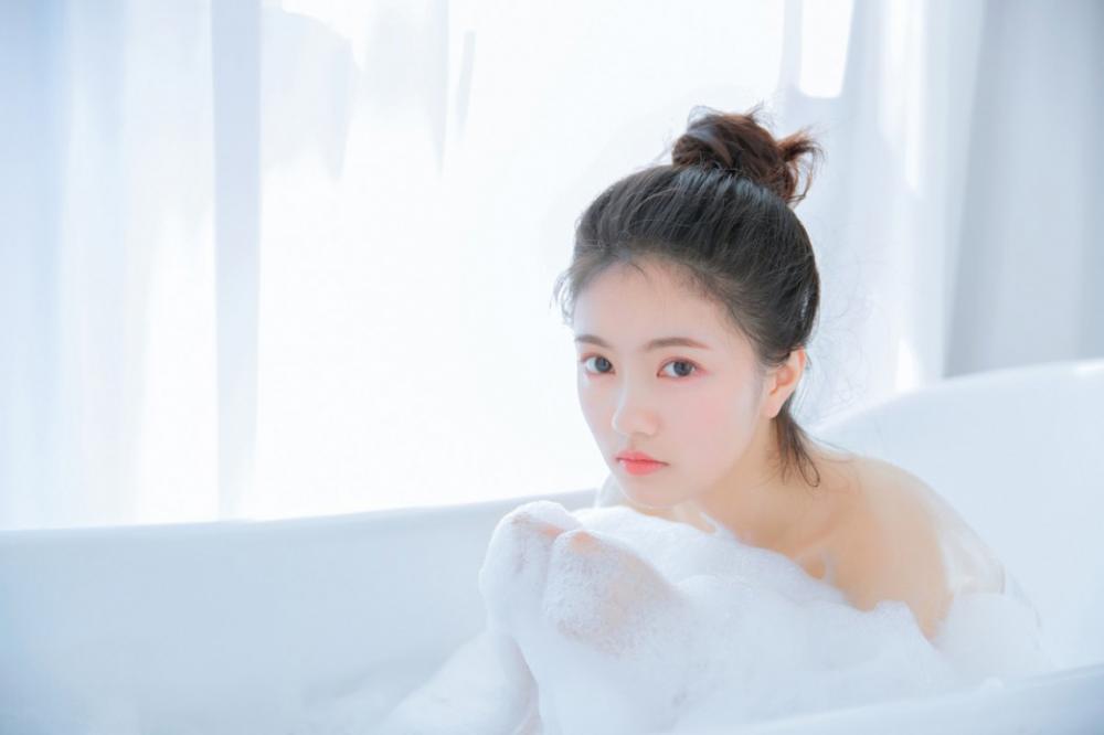 嫁给憨傻智障夫 我成了邻居的嘲笑对象