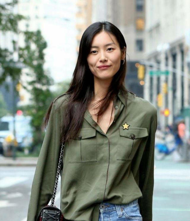 口述：我和小姨子在床上运动时，老婆突然撞进来了