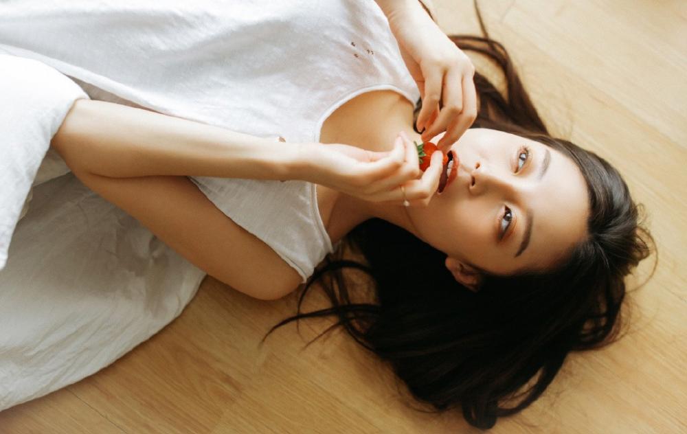 各种道具塞女主带出去文 插女网友小说