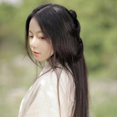 我疯狂的将发情的保姆推倒在床上