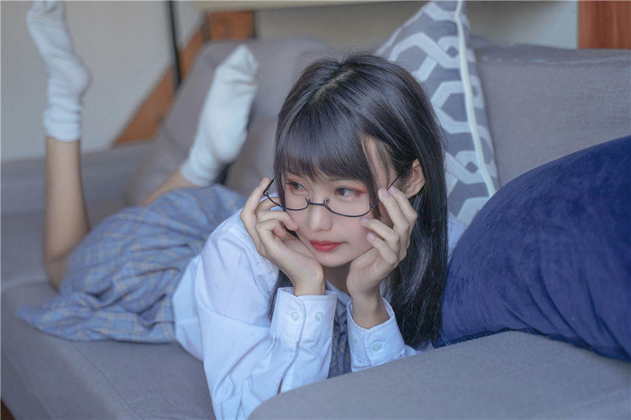 口述：深夜下班撞见老公和女同事看A片