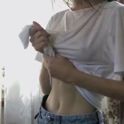撞见新交女友竟然和继父在一起