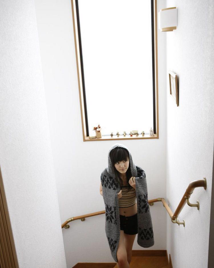 两男一女前后夹击啪啪 口述:女秘书穿短裙诱惑我 用身体报答上司