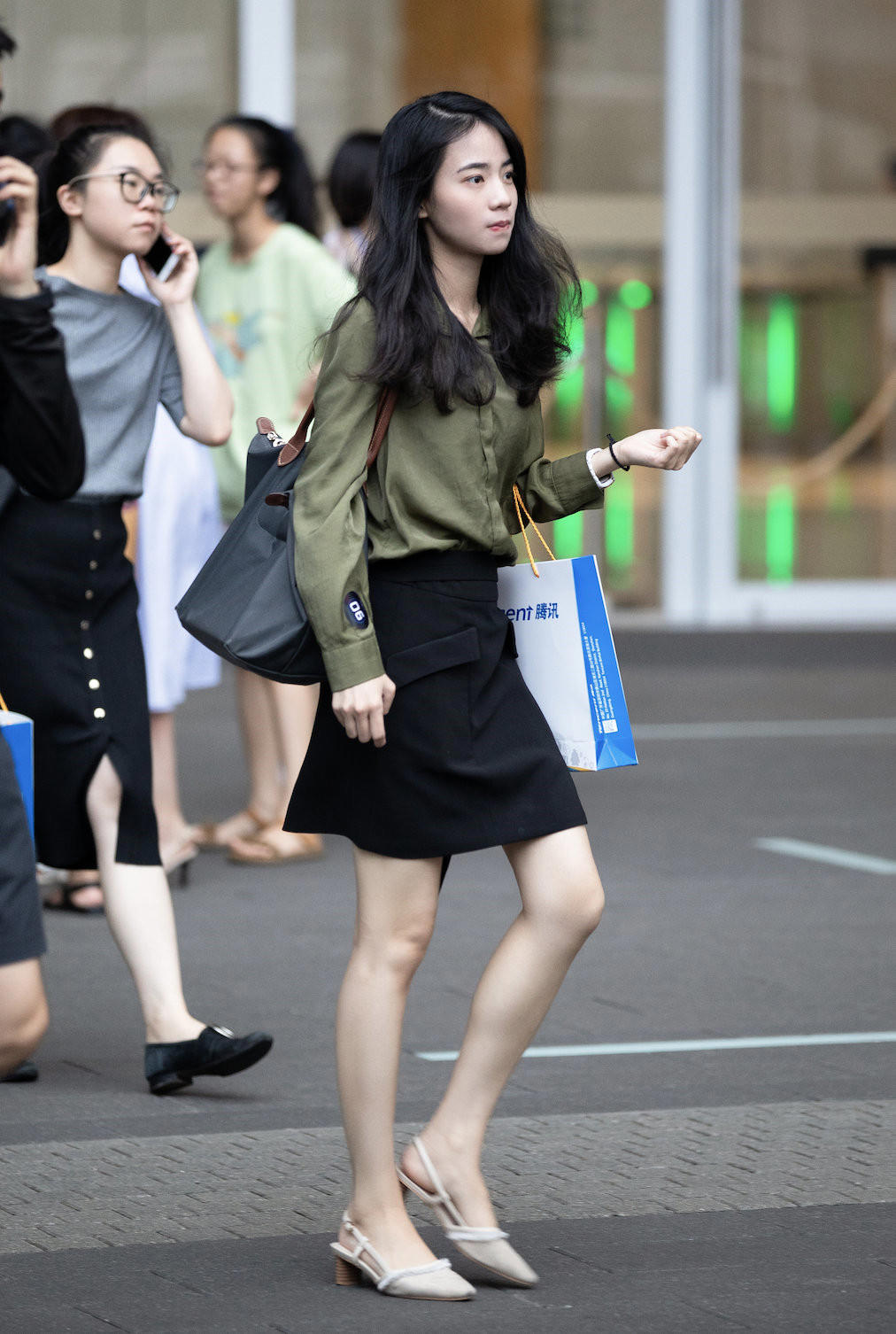 18岁姑娘有5个干爹，踝 死在臭水河里……