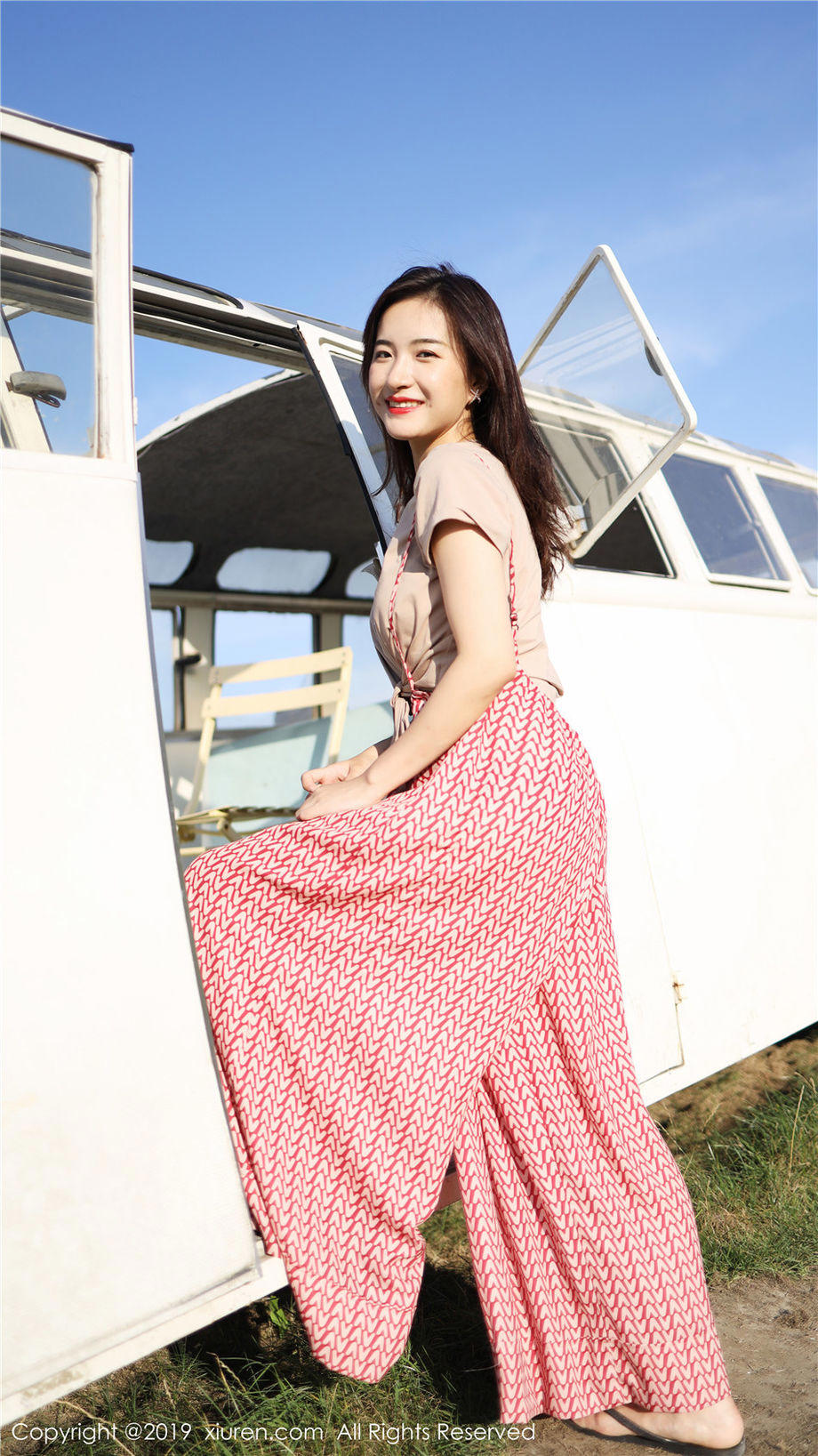 书包网紫黑巨物青筋 古代女子亲热