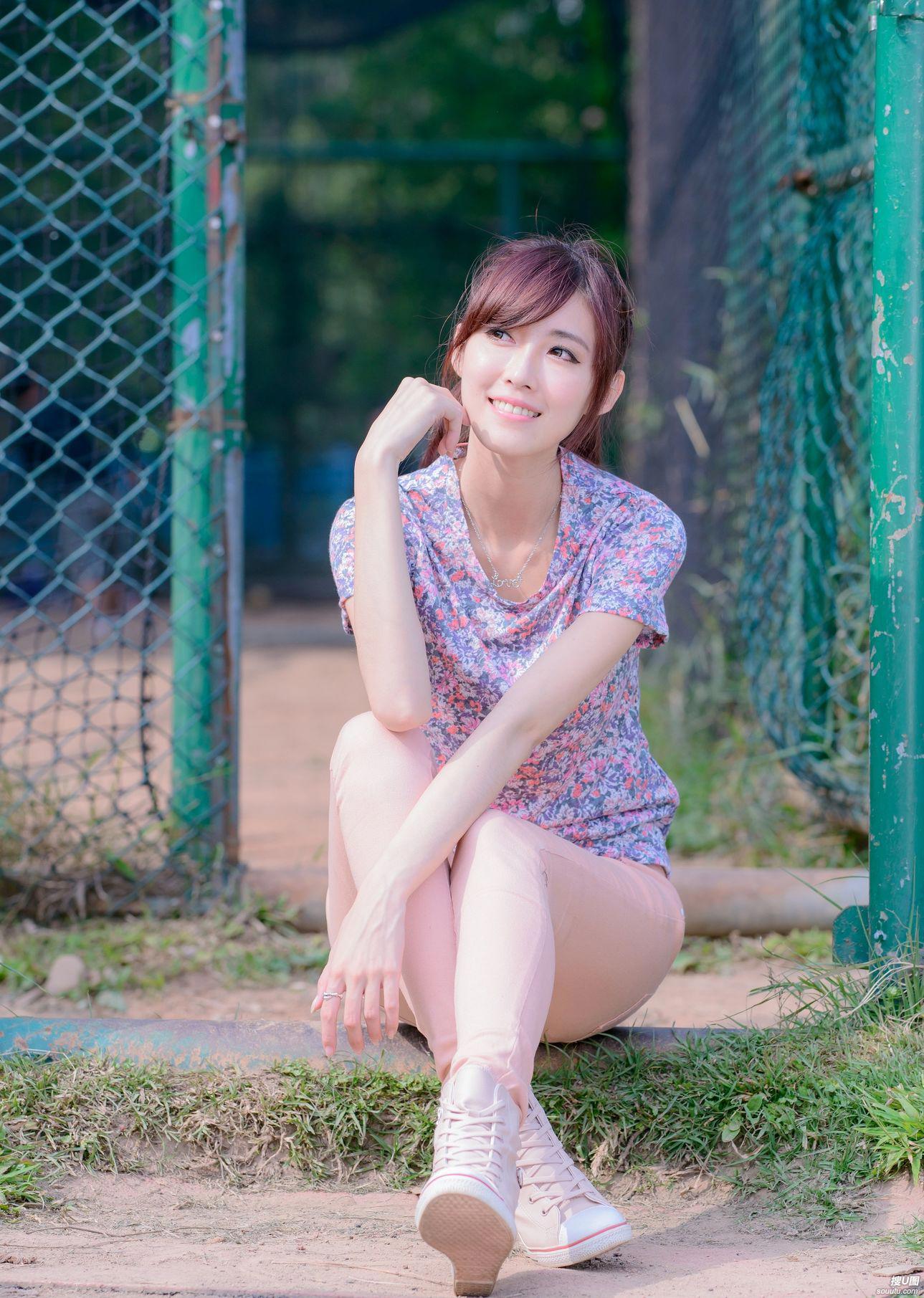 嗯让我进去乖热 乖把打开让我进去疼你 乖一会就不疼了很快的