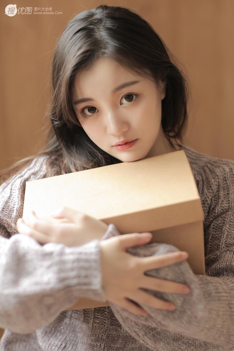 恨嫁女的脱光路 和婚宴一起等新郎