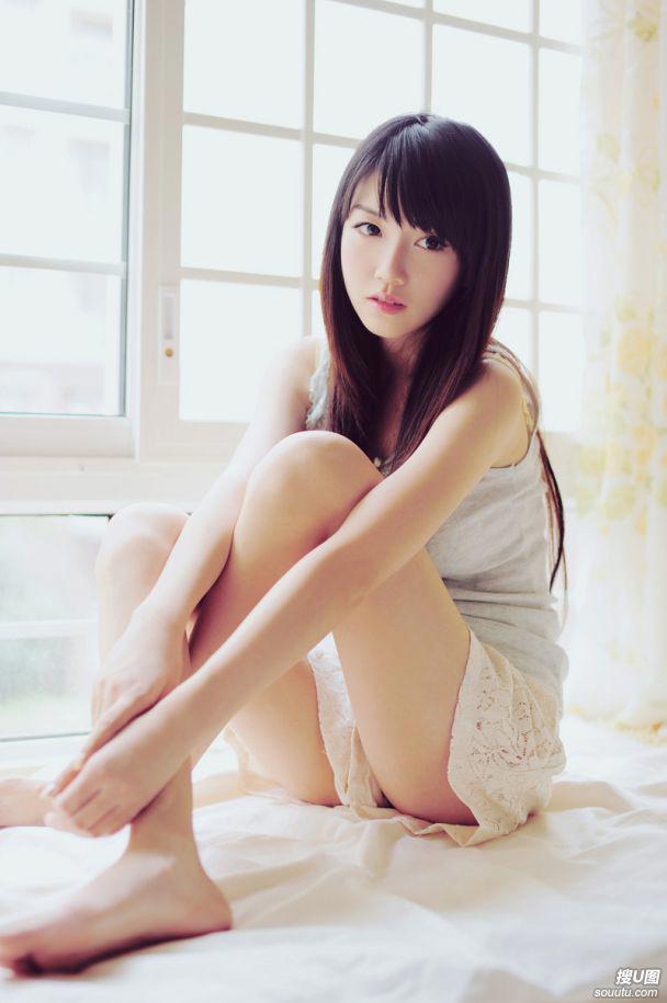 七旬老人教外孙女练字 七旬老人摸孙女奶全图 爷爷上孙女的身