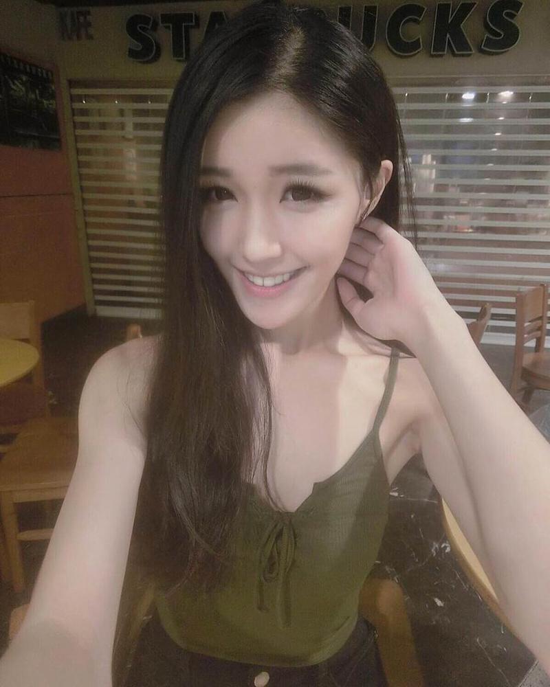 文盲老婆跟老外劈腿被我撞破