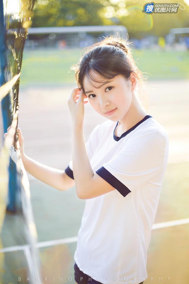 在办公室女律师被顶花蕊 被几个男人吸奶好爽