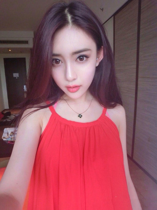 女王的男人 第一章：穿越落水遇美女